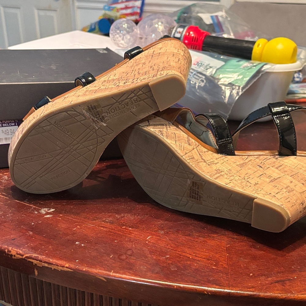 Kenneth Cole Reaction Black and Brown Wedge Sandals Women’s 8 1/2 Used - Picture 4 of 4